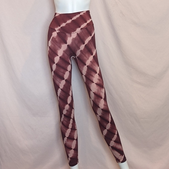 PINK Victoria's Secret Seamless High Waist 7/8 Ruby Tie Dye Tights size XS - Picture 1 of 11